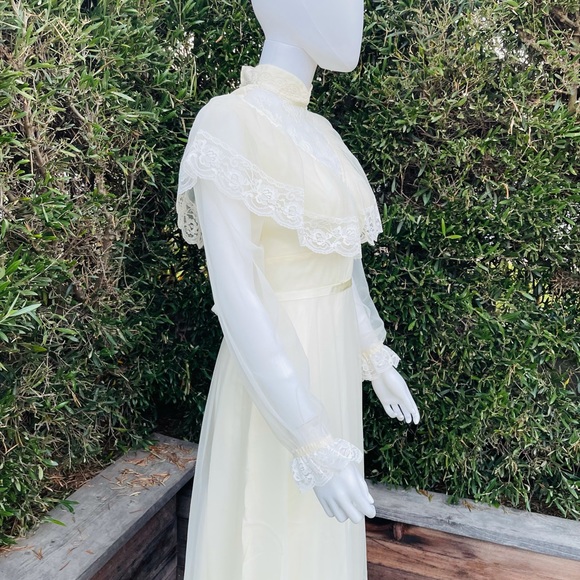 Vintage 1970’s Prairie Wedding Dress - Picture 4 of 14
